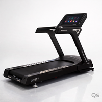 Tapis roulant intelligent commercial QS-V8 avec écran LED de 18,5 pouces, moteur AC de 6,0 CV, inclinaison de 0 à 18 %, vitesse de 20 km/h