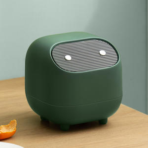 Mini bote de basura de escritorio, bonito y redondo, con botón de presión, para oficina, dormitorio de estudiantes, uso en interiores, blanco y rosa - Product Image 1