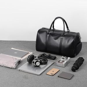 Sac de voyage en cuir PU noir grande capacité personnalisé pour hommes, sac de week-end, sac de nuit pour les voyages - Product Image 4