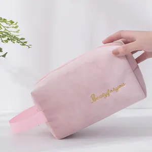 Manufacturers Ladies cosmetic bag with personalized logo custom velvet pouch bag golden zipper bag for makeup