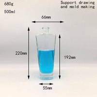 Langsung dari pabrik 500ml botol kaca persegi prisma kreatif berbentuk khusus untuk anggur atau Tequila dengan penyegel gabus