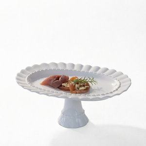 Plat à dessert ovale blanc de style français, à pied, gaufré, pour fêtes et mariages - Product Image 1