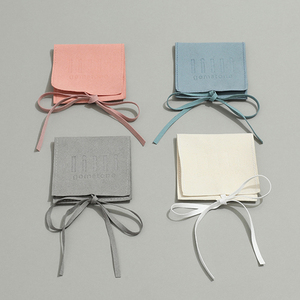 Sacs cadeaux pliables en microfibre de luxe pour bijoux, pochettes pour bracelets avec ruban en satin, couleur et logo personnalisés - Product Image 5