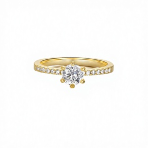 Anillo de Compromiso y Boda Clásico Personalizado con Diseño de Cuatro Puntas de Circonio y Diamante de Laboratorio, Chapado en Oro de Ley 925 - Product Image 2