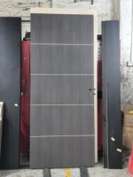 Porte battante pré-montée en chêne massif de qualité résidentielle américaine, porte intérieure en bois HDF MDF, adaptée aux hôtels résidentiels