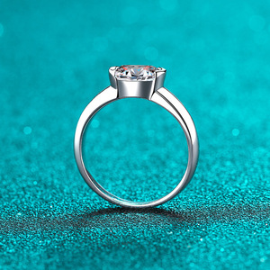 Bague Moissanite d'oeuf de <span class=keywords><strong>pigeon</strong></span> américain europé<span class=keywords><strong>en</strong></span> simple pour femme Bague de fiançailles <span class=keywords><strong>en</strong></span> argent sterling 925 plaqué or Cadeau de Noël - Product Image 3