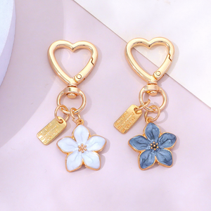 Porte-clés <span class=keywords><strong>en</strong></span> métal à <span class=keywords><strong>fleurs</strong></span> de cerisier, adorable et très vendu, émail rose et blanc, accessoires pour sac à main et téléphone pour femmes, porte-clés <span class=keywords><strong>en</strong></span> forme de cœur - Product Image 2