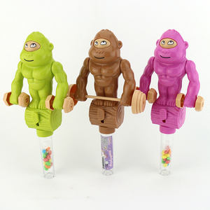 Cara divertida que cambia gorila levantamiento de pesas mancuerna juguete caramelo - Product Image 3