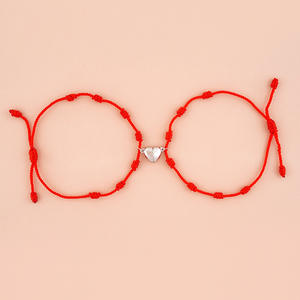 Pulseras para Pareja de Cuerda Roja y Cordón Negro con Promesa Meñique, Hilo Ajustable con Corazón Magnético e Imán, Pulsera de Macramé de 7 Nudos de la Suerte - Product Image 3