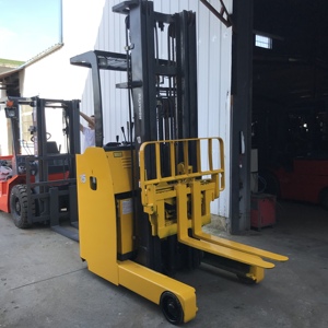 Used Reach Truck Heavy Duty Komatsu Forklift Stacker 1500kg 1.5 Ton Diesel Hydraulic <b>Side</b> Shifter Two Stage Mast Solid Tire - Product Image 4
