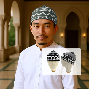 Kufi à motifs noir et gris avec chapeau de prière géométrique pour homme et bonnet musulman traditionnel en tricot pour la prière et le culte personnel - Product Image 1