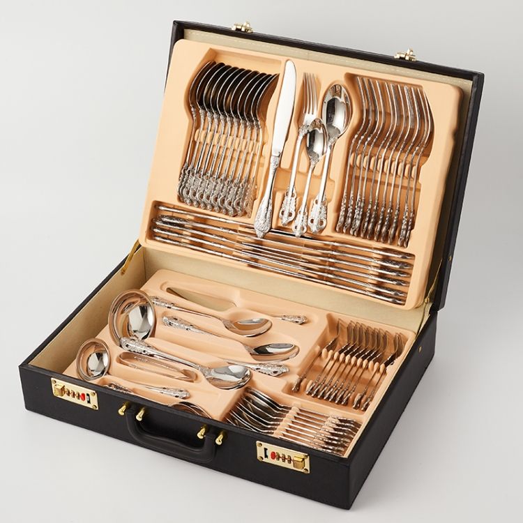 ensemble de couverts en argent