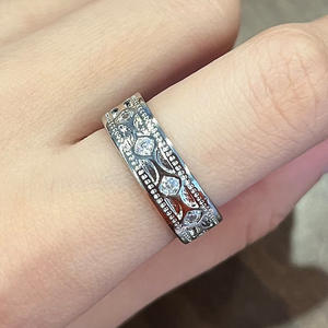 Anello di fidanzamento da donna F1456 in oro bianco con diamante taglio brillante rotondo naturale colore D e montatura a halo - Product Image 2