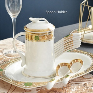 Venta caliente 60 piezas tradicional occidental real oro relieve hogar mantener juegos de vajilla de cerámica - Product Image 5