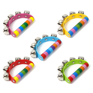 Campanelle Musicali con Manico in Legno a Forma di Arcobaleno, Campanelle in Metallo Stile Polar Express per Decorazioni Natalizie e San Valentino - Product Image 1