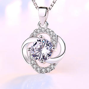 Collar con colgante <span class=keywords><strong>de</strong></span> trébol <span class=keywords><strong>de</strong></span> <span class=keywords><strong>4</strong></span> <span class=keywords><strong>hojas</strong></span> para el día <span class=keywords><strong>de</strong></span> la madre - Product Image 3