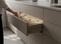 Éclairage de tiroir d'armoire avec capteur IR et éclairage avant vers le bas, vitrine LED avec abat-jour en plastique YB4003-24