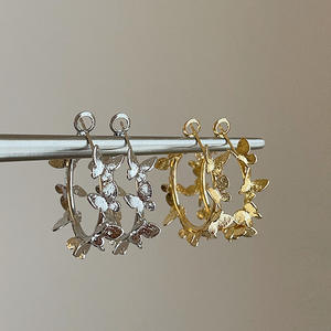 Pendientes de Aro con Forma de Mariposa Vintage, Chapados en Oro, para Mujer - Product Image 2