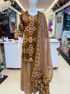 Brown Printed Cotton <b>Kurta</b> Pant Set With Dupatta <b>Women</b> Traditional Casual Floor-Length Loose Fit Three Quarter Sleeve - Product Image 1