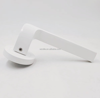Poignée de porte en alliage de zinc finition satinée, style italien moderne minimaliste, avec levier silencieux à aspiration magnétique écologique pour usage hôtelier