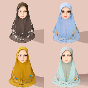 Hijab musulman de luxe personnalisé violet 2026 pour femmes, avec broderie florale et détails en strass, foulard modeste - Product Image 2