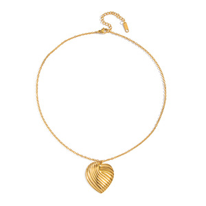 Collar con Forma de Corazón Texturizado YF8244 para Uso Diario Informal, Chapado en Oro de 18K, Acero Inoxidable Resistente al Agua - Product Image 5