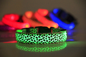Collare per Cani LED Intelligente Personalizzabile, Ricaricabile USB, con Nastro Luminoso, Regolabile per Razze Medie e Grandi - Product Image 4