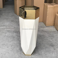 Grande jardinière moderne en métal en acier inoxydable faite à la main finition dorée pour restaurants décor à la maison vase à fleurs extérieur décor