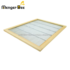 แผ่นกั้นนางพญาผึ้งแบบใหม่ Menger Bee QE-9 ทำจากเหล็กชุบสังกะสีและไม้ สำหรับรังผึ้งแบบ Langstroth 10 เฟรม (51x41 ซม.) - Product Image 2
