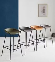 Fauteuils de bar extérieurs modernes à faible MOQ, tabourets de luxe légers haut de gamme avec structure en fer, design léger