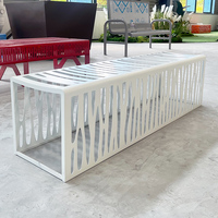 Bancs de patio avec découpe au design Europa, bancs de jardin modernes non assemblés, bancs de parc pour personnes