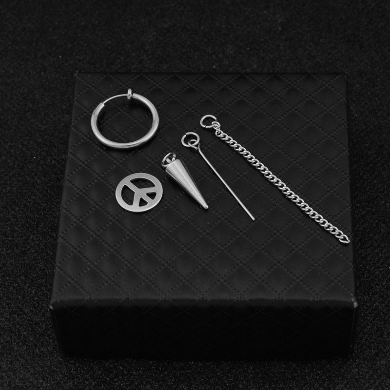 E029-S2 (Une boucle d'oreille sans trou d'oreille)