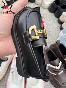 รองเท้าเจ้าหญิงหนังไมโครไฟเบอร์ PU สายเดี่ยวขายดีสำหรับเด็กผู้หญิง รุ่นใหม่รับฤดูใบไม้ผลิ พื้นยางแบบมีหัวเข็มขัด - Product Image 2