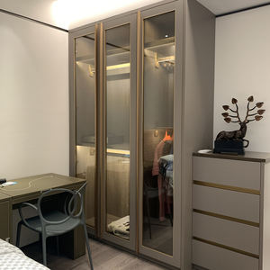 Guardaroba in legno dal pavimento al soffitto | Estetica moderna senza soluzione di continuità - Product Image 6