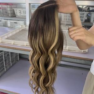 Perruque en dentelle <span class=keywords><strong>HD</strong></span> 13x5 de couleur blonde ondulée balayage européenne, cheveux humains bruts 14A, cuticules alignées de haut niveau, dentelle frontale, dessus en soie - Product Image 6