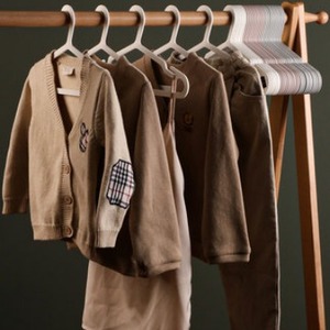 Organisateur de cintres en gros, design personnalisé pour serviettes, cintres antidérapants pour manteaux à usage domestique avec boucle en U - Product Image 4