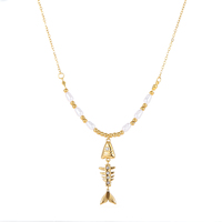 Collier Pendentif Poisson en Acier Inoxydable Style Bohème Amusant, Plaqué Or 18K, avec Perles d'Eau Douce pour Femme