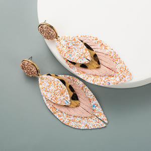 Boucles d'oreilles en similicuir Vintage multicouche feuille imprimé cuir pendentif boucles d'oreilles pour femmes Uionen 881 - Product Image 1