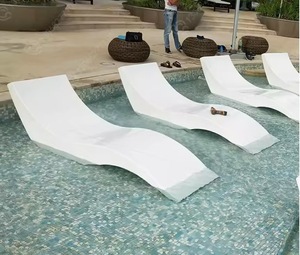Tumbona Moderna de Lujo Bluetown de Fibra de Vidrio para Piscina, Silla Personalizable en Varios Colores para Jardín, Terraza, Hoteles y Villas - Product Image 1