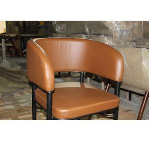 Chaises de salle à manger rembourrées au design moderne avec pieds en métal, meubles en cuir souple, siège en PU - Product Image 1