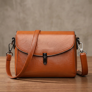 กระเป๋าหนัง PU กันน้ำ ZOLO LEATHERS สำหรับผู้ชาย แบบสะพายข้าง มีตัวล็อคแบบ Hasps  หลายช่องใส่ของ เหมาะสำหรับการเดินทาง สไตล์ลำลอง - Product Image 4