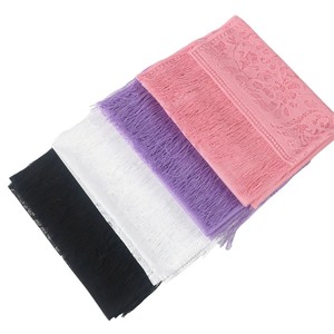 Hijab long en jersey liquide uni avec dentelle et pompons pour femme musulmane, style ethnique, en modal - Product Image 3