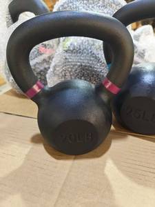 Equipo <span class=keywords><strong>de</strong></span> <span class=keywords><strong>Entrenamiento</strong></span> <span class=keywords><strong>de</strong></span> Fuerza para Gimnasio, Kettlebell <span class=keywords><strong>de</strong></span> Hierro Fundido con Pintura Negra en Aerosol <span class=keywords><strong>de</strong></span> 5-50 Libras, Logotipo Personalizado, Silencioso, Protege el Piso - Product Image 4
