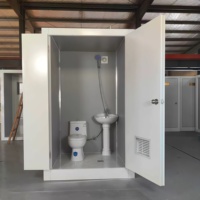 Cabine mobile préfabriquée en acier, toilettes extérieures multifonctionnelles modernes avec des caractéristiques en plastique de luxe pour quai ou usage en micro-maison