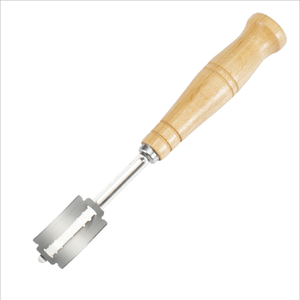 Lame per Pane Artigianale in Metallo Premium con Manico in Legno - Ordine Minimo 2 Pezzi - Product Image 4
