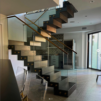 Escalier intérieur à poutres en acier en zigzag, design d'escalier droit contemporain