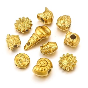 Cuentas Grandes con Diseño de Sol y Luna |   Dijes espaciadores de acero inoxidable chapados en oro PVD de 18K para la fabricación de pulseras y collares DIY - Product Image 3