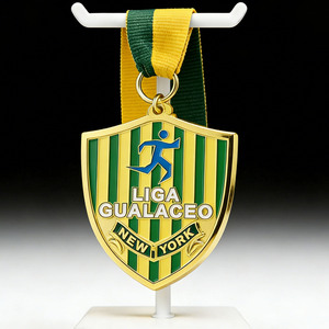 Médaille en métal plaqué or sur le thème de <span class=keywords><strong>New</strong></span> <span class=keywords><strong>York</strong></span> de la ligue Gualaceo - Bouclier personnalisable pour les compétitions de course, les remises de diplômes et les anniversaires - Product Image 1