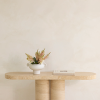 Table console de salon KUMUSI FURNITURE Wabi-Sabi en travertin crème avec base solide