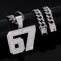 Pendentif Breloque Numéro 67 en Alliage et Strass Bling Doré/Argenté Style Hip Hop – Nouvelle Collection Vente en Gros Usine